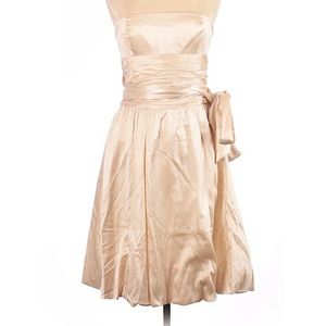 MAXAZRIA COLLECTION size 6 cream silk cocktail dress in excellent condition